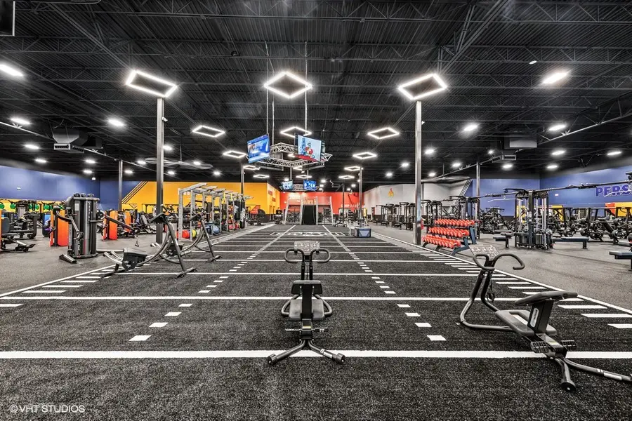 Crunch Fitness - Burbank Station — Yoga, Tai Chi & Pilates in S Cicero Ave, Chicago