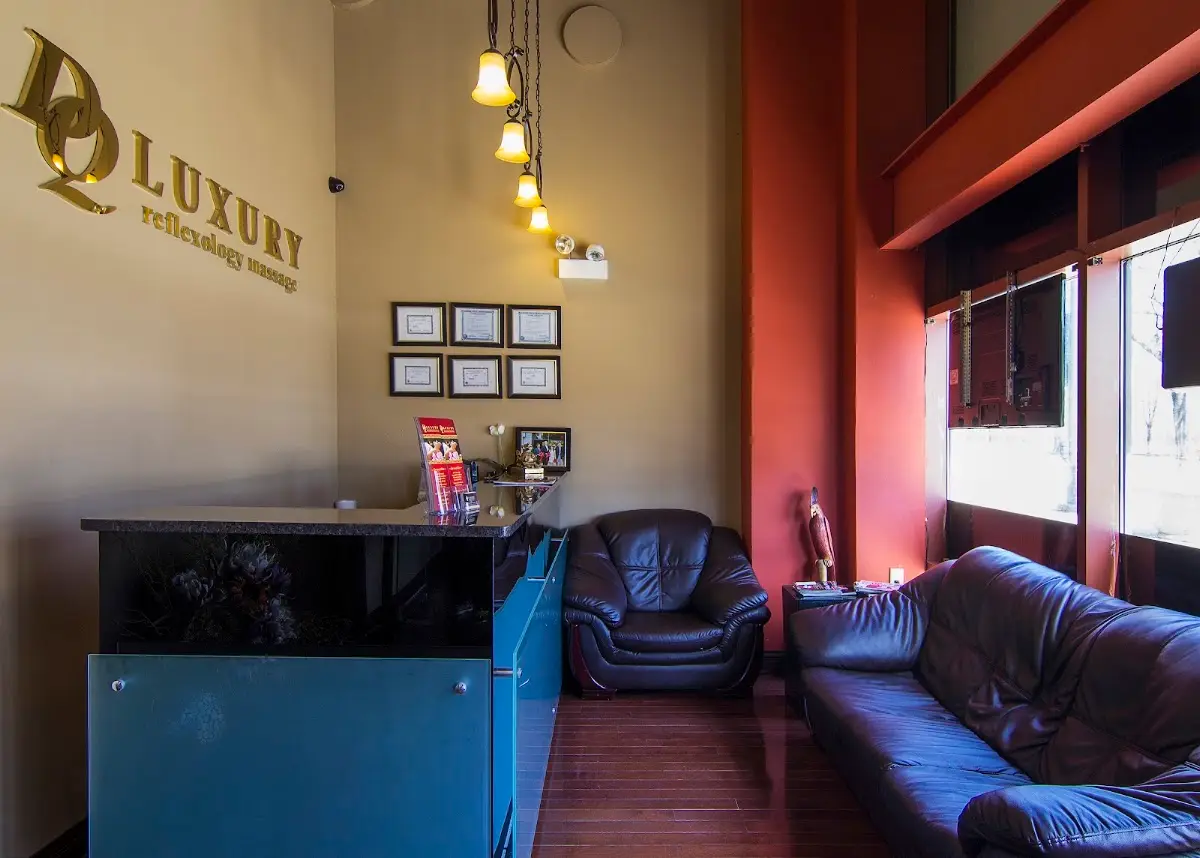 DQ Luxury Reflexology Massage & Relaxation Retreat — Massage Therapy in S Michigan Ave, Chicago