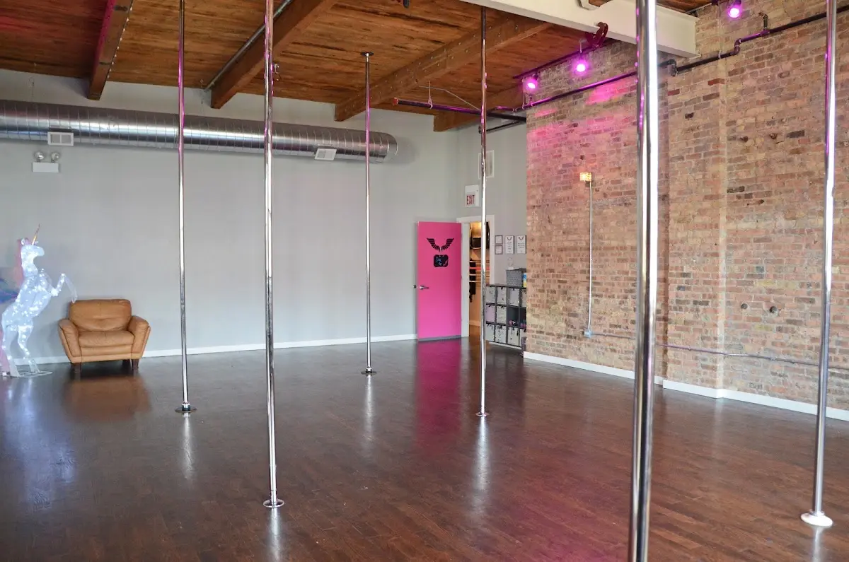 Fly Club — Yoga, Tai Chi & Pilates in S Michigan Ave #410, Chicago