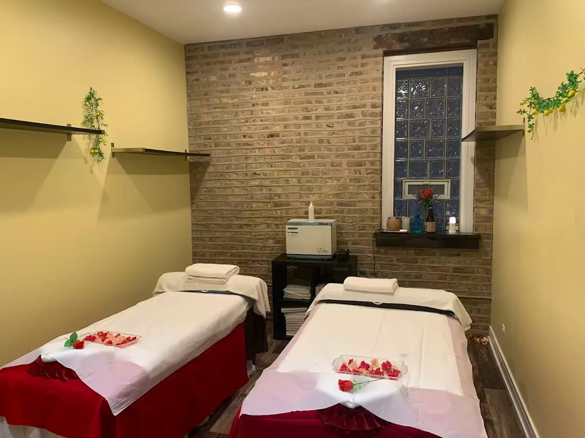 Hannah Ashland Spa — Massage Therapy in N Ashland Ave, Chicago