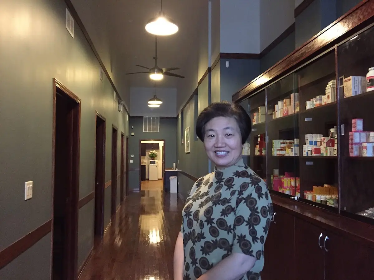 Lixin Sha Acupuncture Clinic — Acupuncture in N Ashland Ave, Chicago