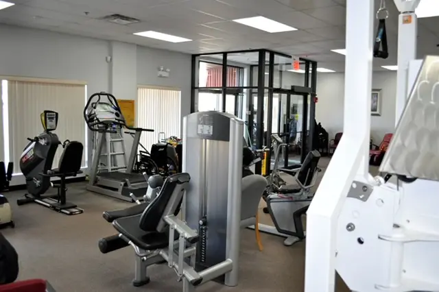 Maximum Rehabilitation Services, LTD - Physical Therapy Clinic in Evergreen Park, Illinois — Massage Therapy in W 95th St, Chicago