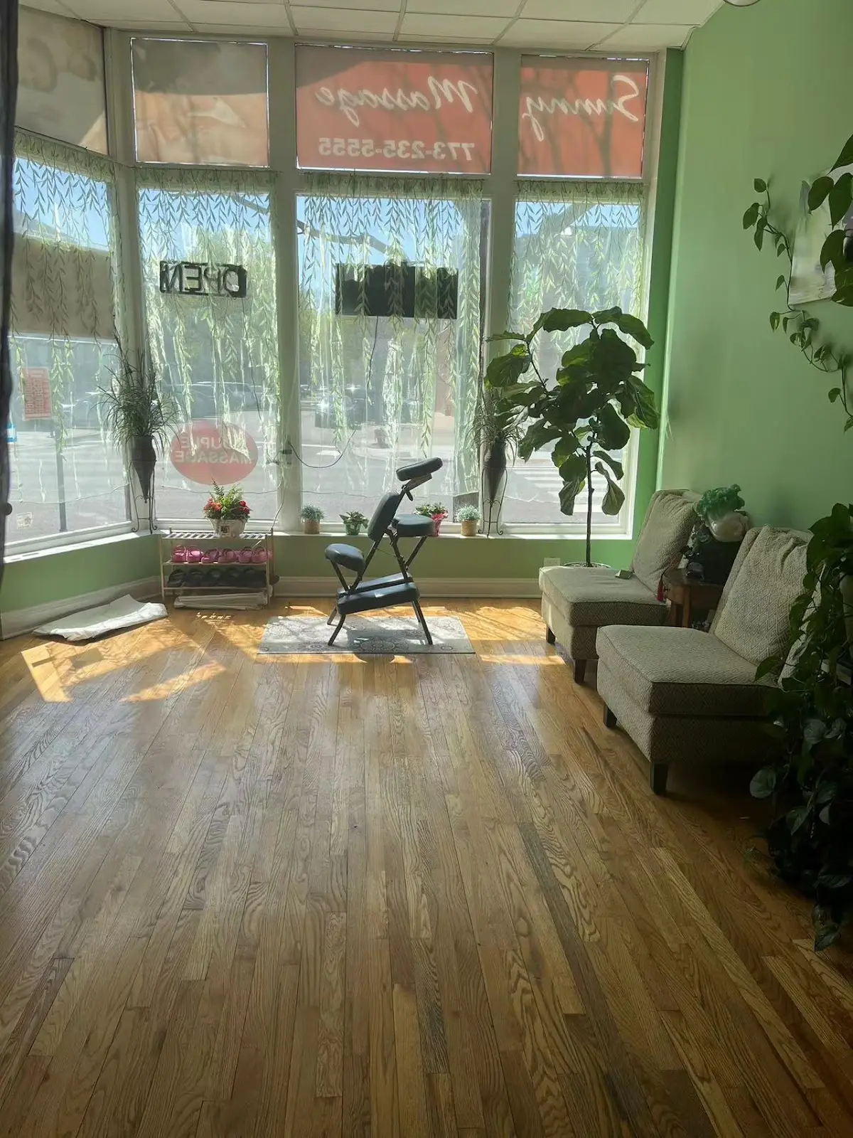 Sunny Massage — Massage Therapy in W Armitage Ave, Chicago