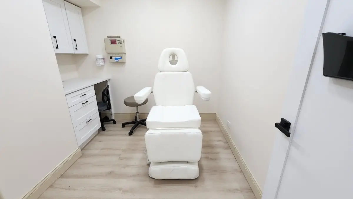 Suzanne Chan, DNP, FNP-BC, PMHNP-BC — Naturopathic Medicine in S Wallace St, Chicago