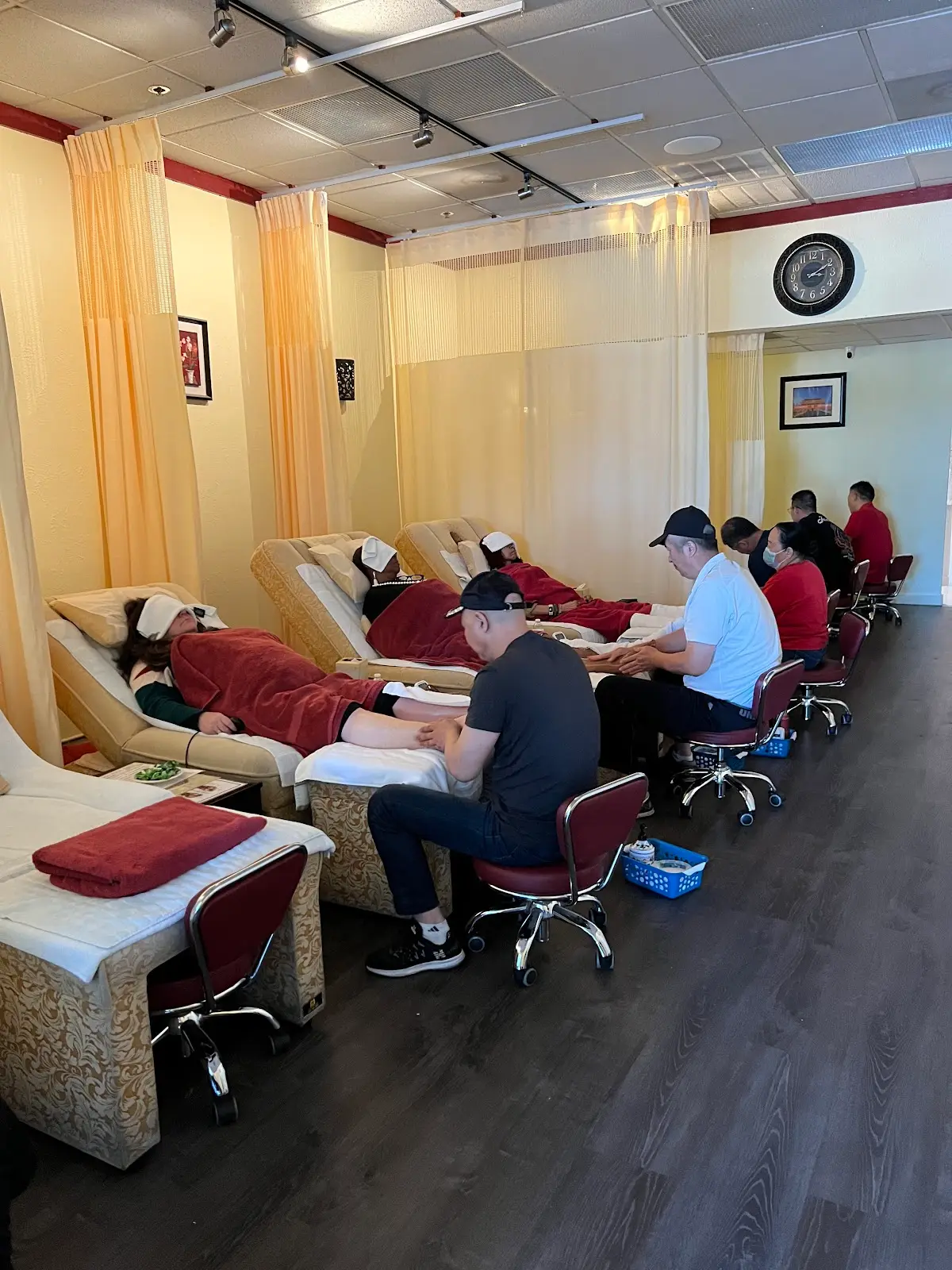 YIYI FOOT SPA — Massage Therapy in E E NW Hwy Ste 440, Dallas