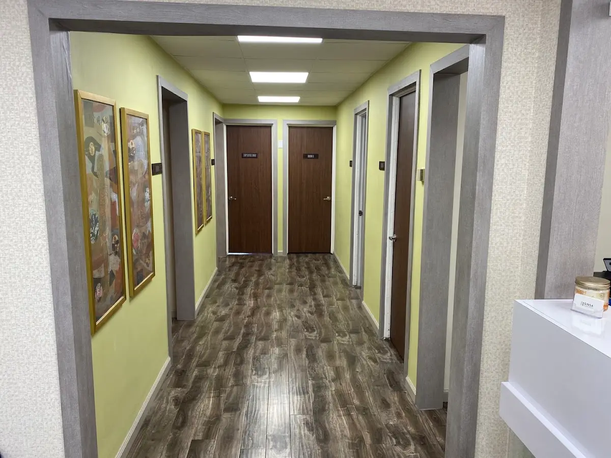 신사 한의원 — Acupuncture in W 3rd St, Los Angeles