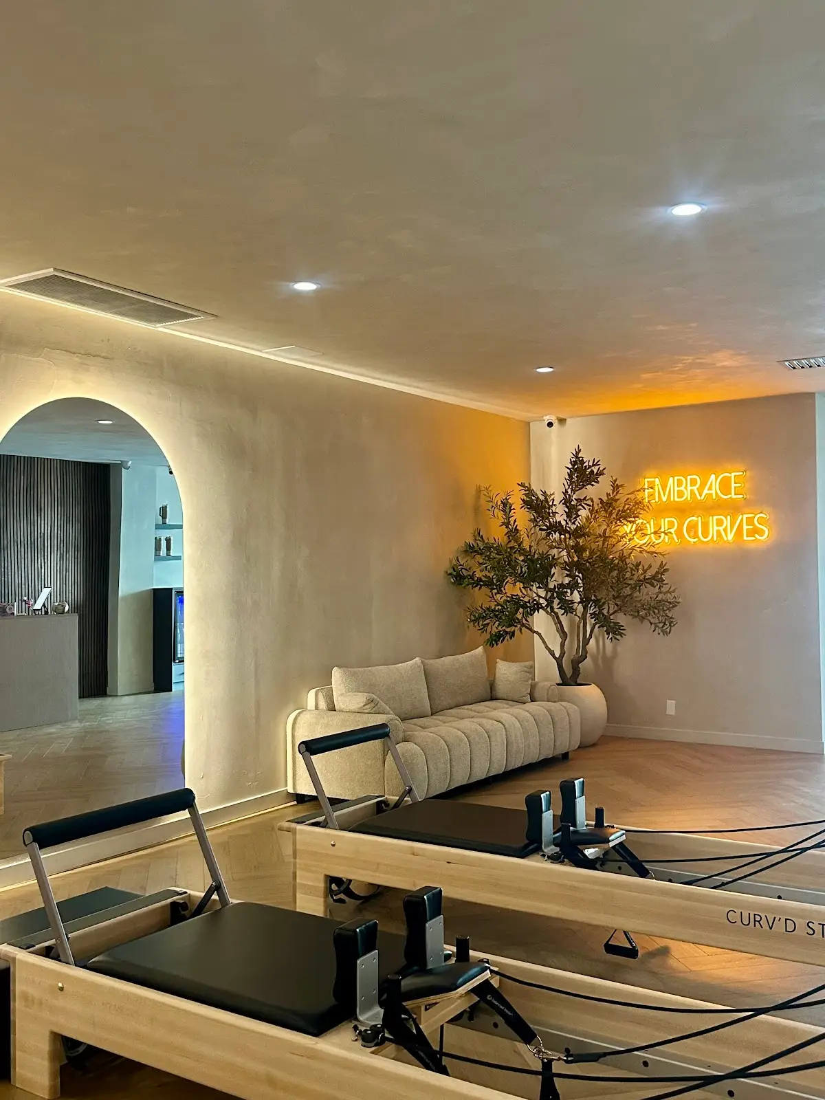 Curv'd Studio — Yoga, Tai Chi & Pilates in N Central Ave, Los Angeles