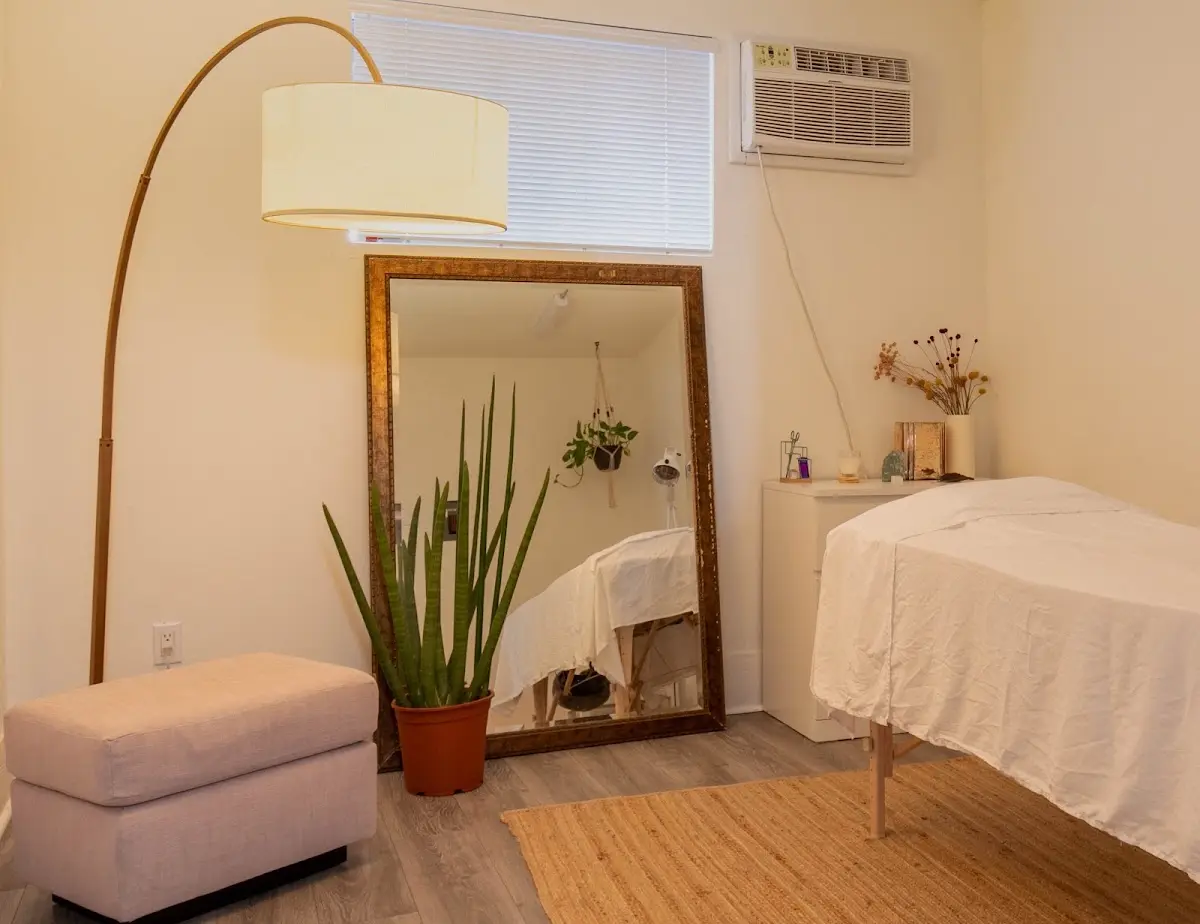 Daphne Lim Acupuncture and Holistic Medicine — Acupuncture in Logan St, Los Angeles