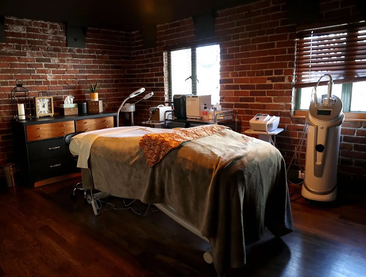 DESUAR HOLLYWOOD SPA — Massage Therapy in Sunset Blvd, Los Angeles