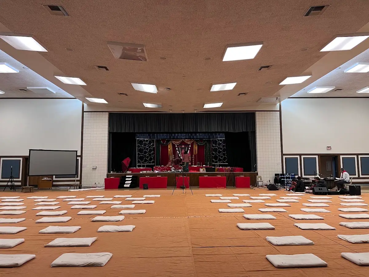 Isha Yoga Center LA — Yoga, Tai Chi & Pilates in Farralone Ave, Los Angeles