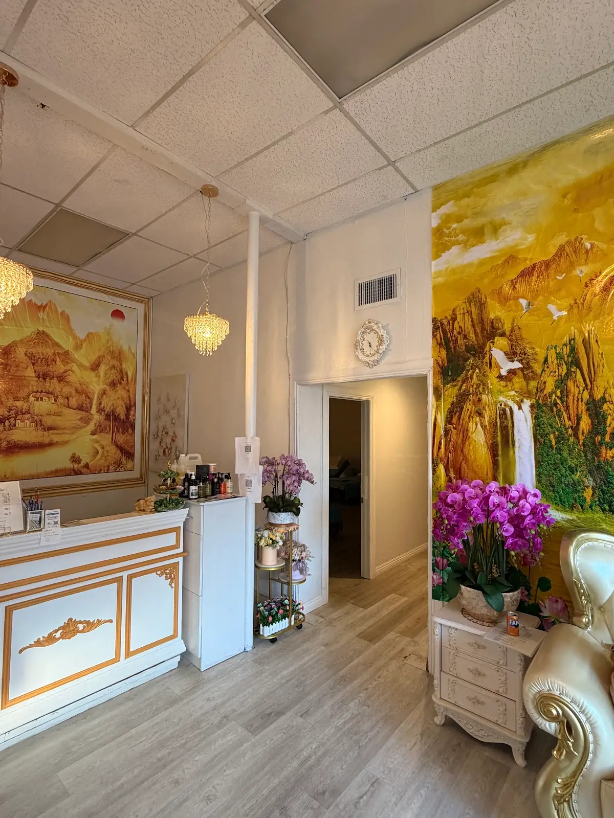 Leading Massage — Massage Therapy in Ventura Blvd, Los Angeles