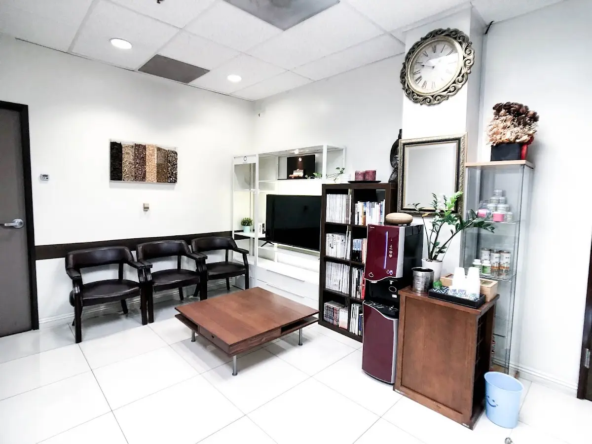 LOMA Acupuncture & Chiropractic Clinic — Acupuncture in S Virgil Ave, Los Angeles