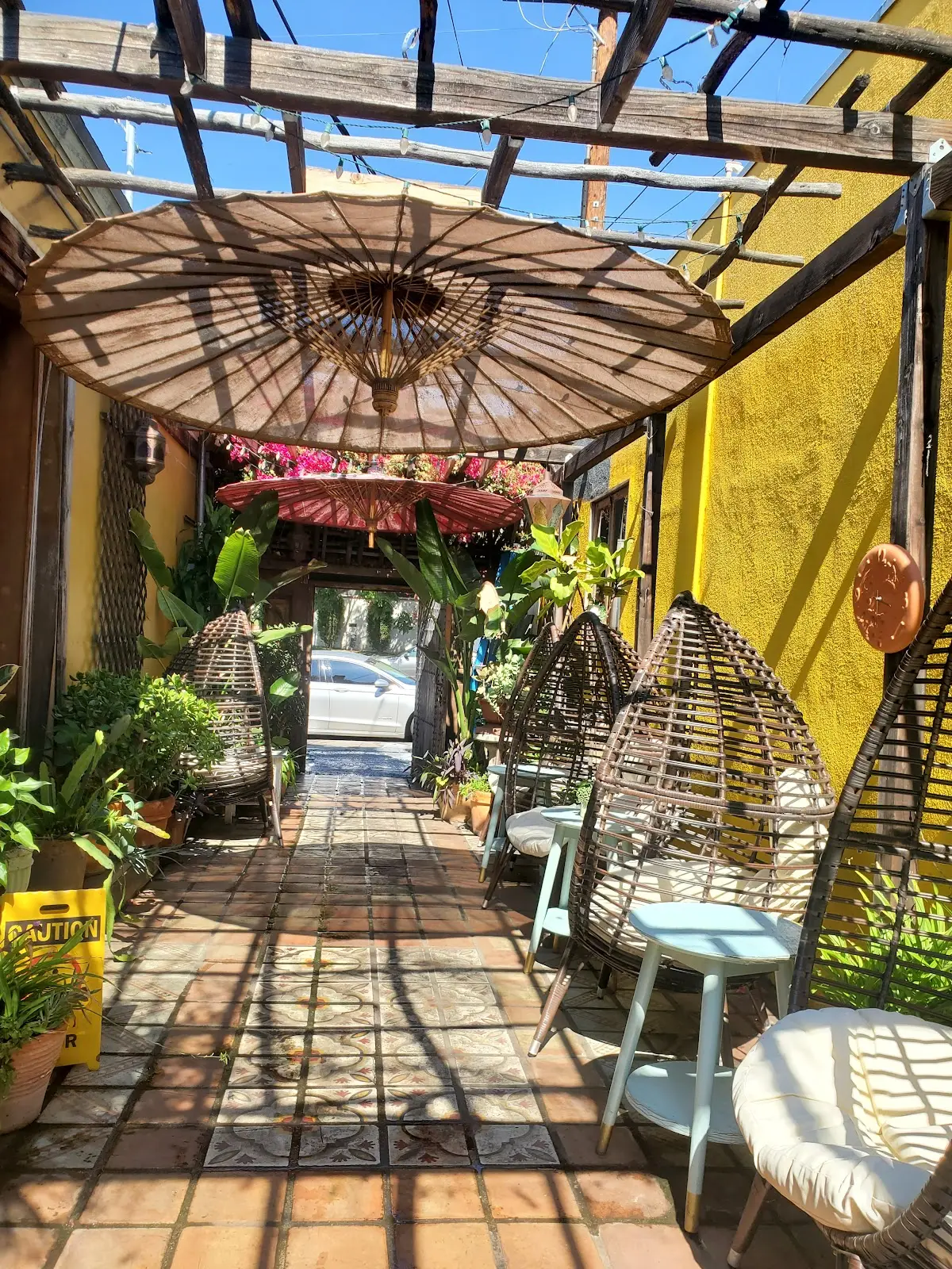 The Raven Spa — Massage Therapy in Rowena Ave, Los Angeles