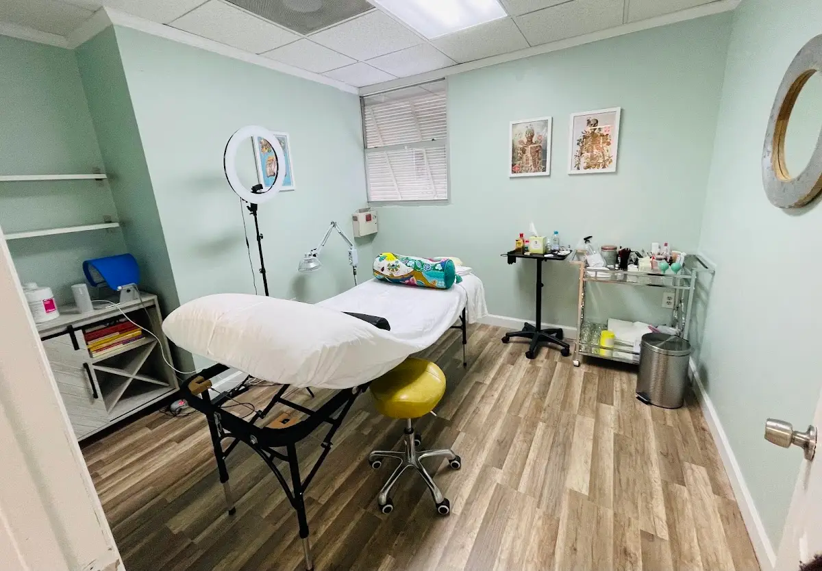 Jules Acupuncture — Acupuncture in NE 2nd Ave #313, Miami