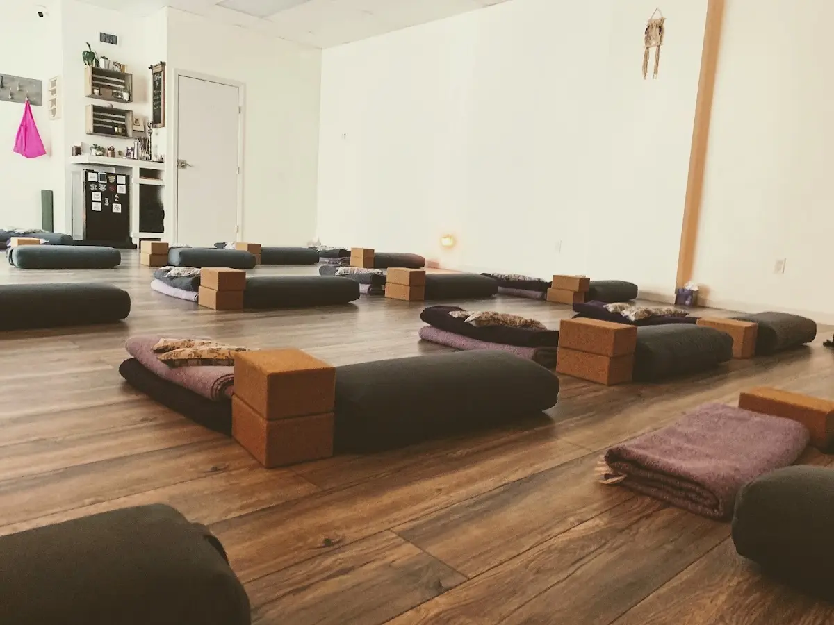 Owl's Head Yoga Studio — Yoga, Tai Chi & Pilates in 73rd St, New York
