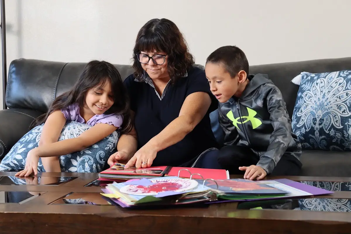 ECS Para Las Familias — Psychotherapy in 30th St, San Diego