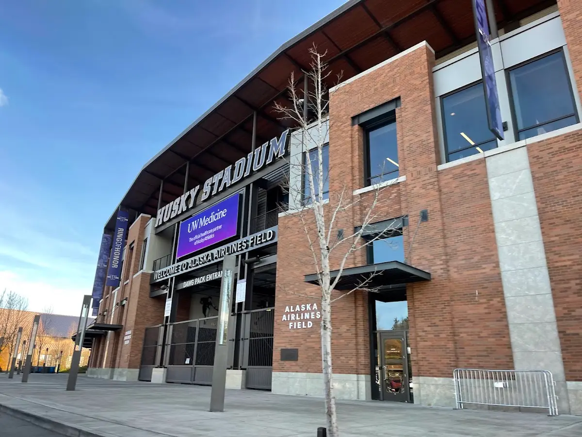 UW Medicine Physical Therapy Clinic at the Sports Medicine Center at Husky Stadium — Physical & Rehabilitation Therapy in Montlake Blvd NE Fl 1, Seattle